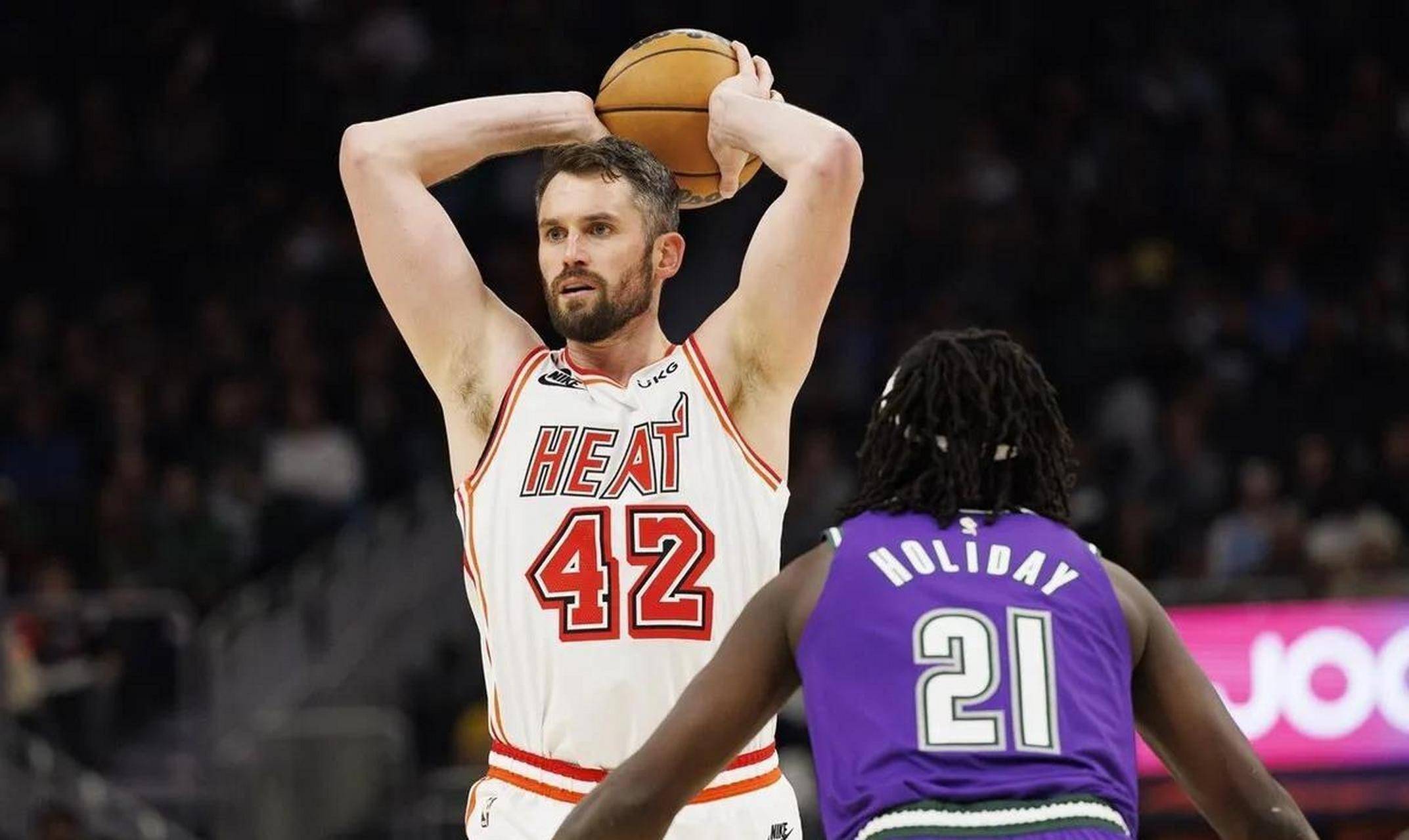  又见绝平！迈阿密热火与山东泰山鏖战至终场，辛纳读秒救主